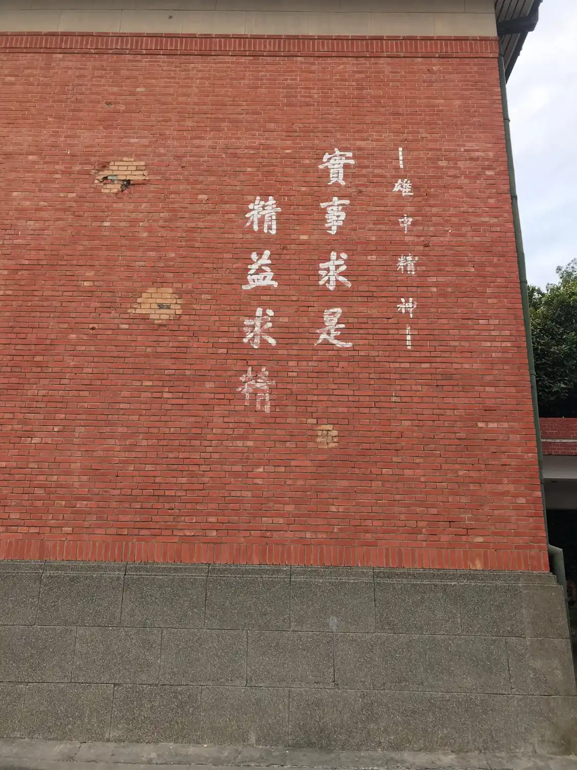 高雄中學(紅樓)附近的飯店