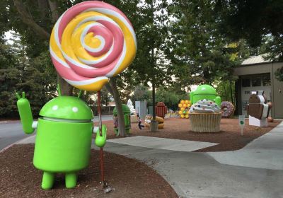 Google Android Lawn Statues