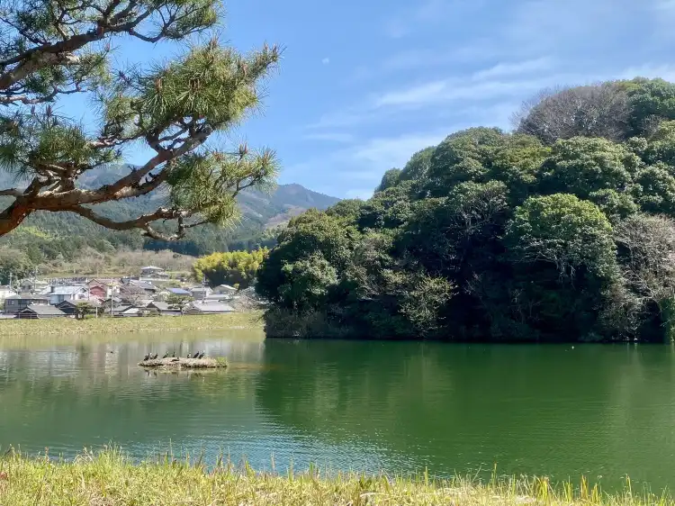 Hotels near Tomb of Emperor Sujin