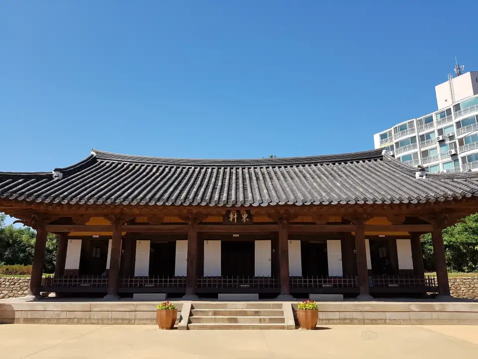 1_Hwadojin Park