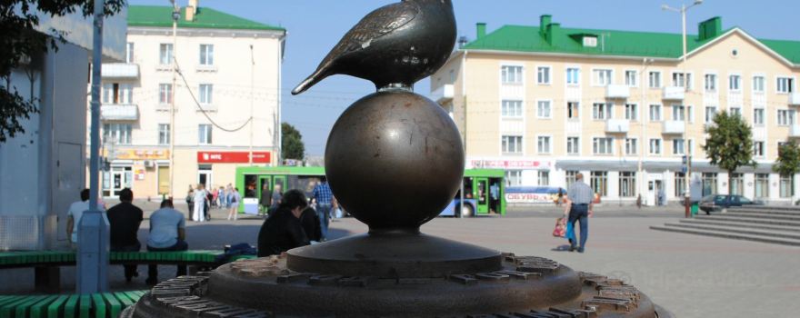 Памятник воробью