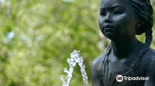 Fountain the Girl Ude With Fish