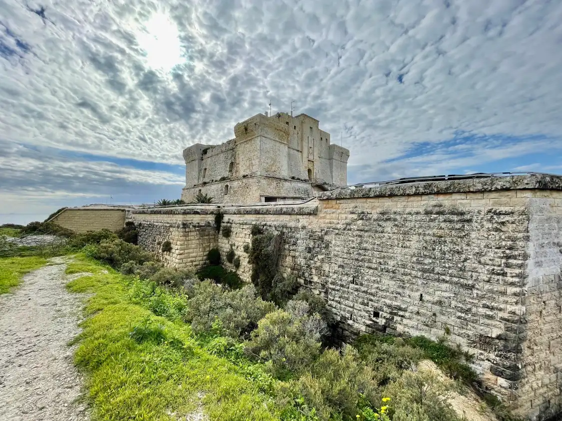 Hotels near Fort San Lucian