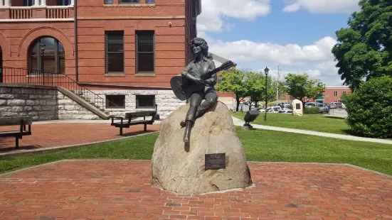 Dolly Parton Statue