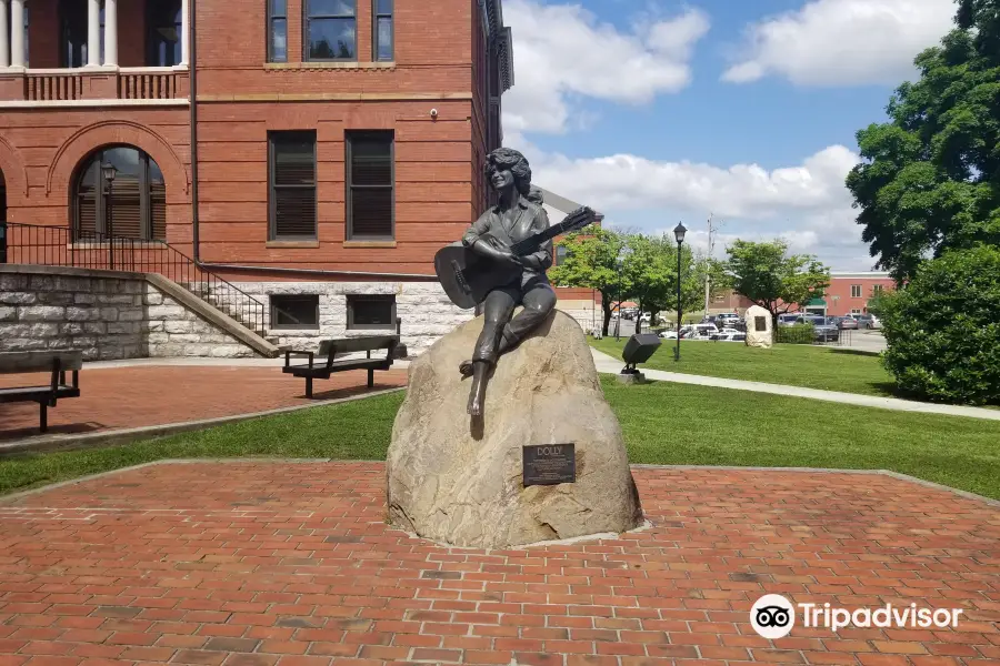 Dolly Parton Statue