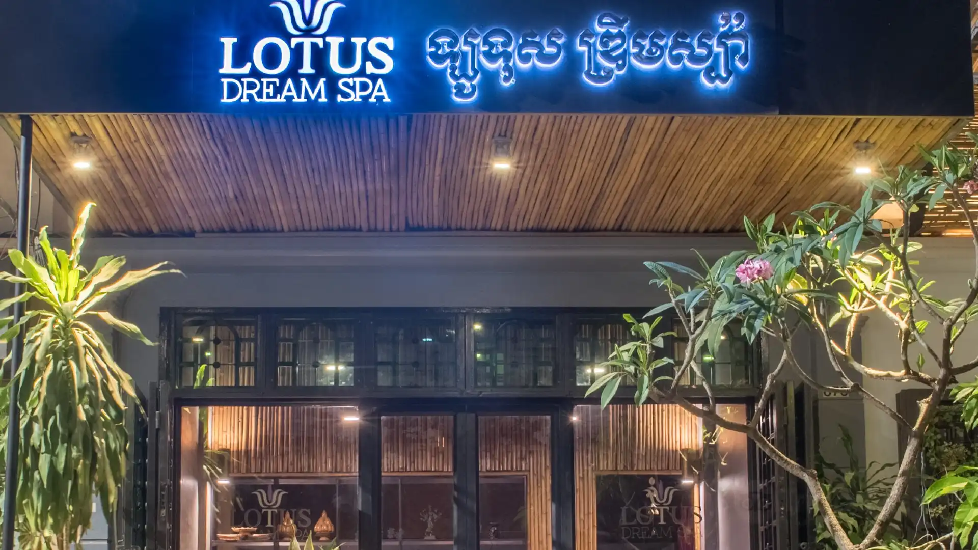 Lotus Dream Spa周辺のホテル