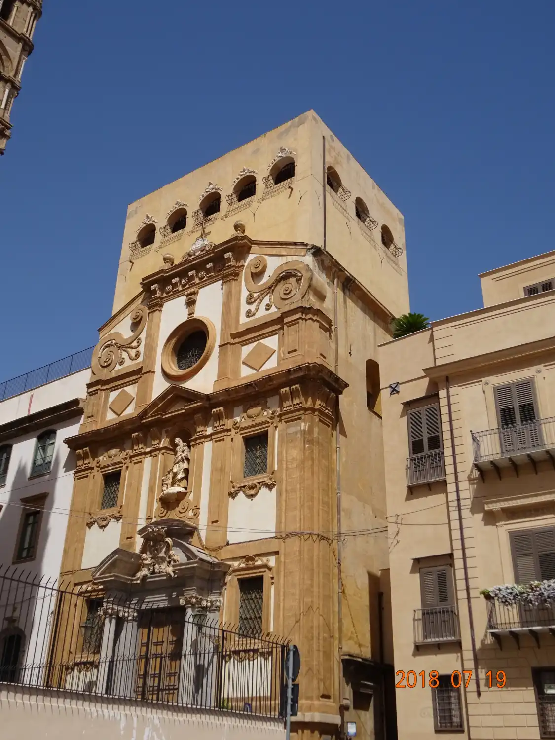 Hotel in zona Chiesa di Santa Maria di Monte Oliveto