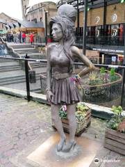 Statue of Amy Winehouse