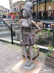 Amy Winehouse Statue