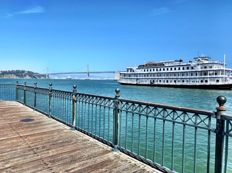 Hotels near Pier 3