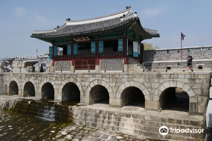 Hwahong Gate (Hwahongmun, Buksumun)