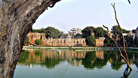 Hauz Khas District Park