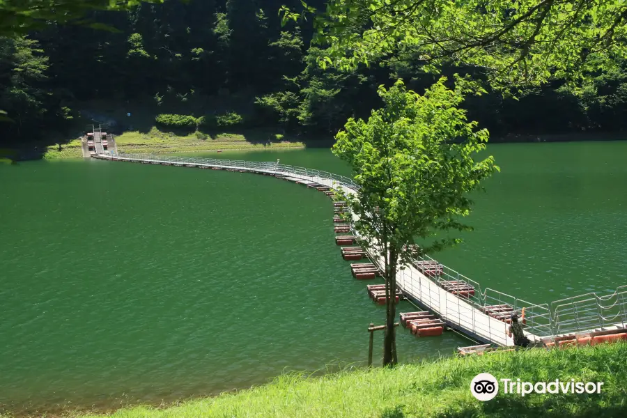 Tozura pontoon bridge