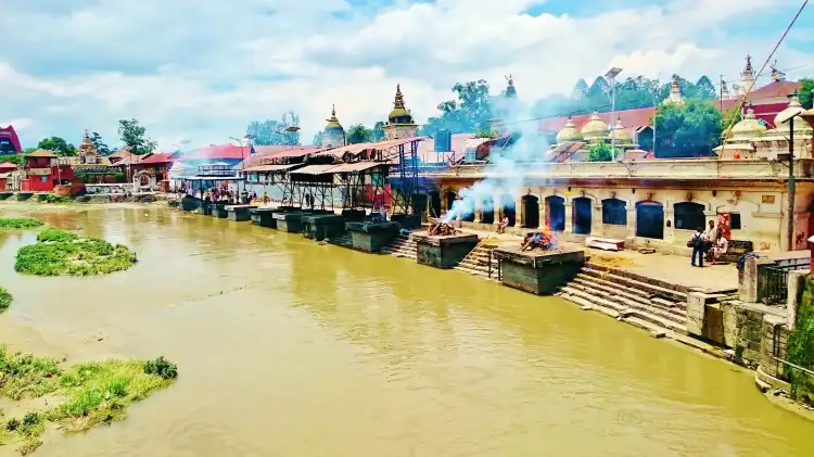 Hotels near Aarya Ghat