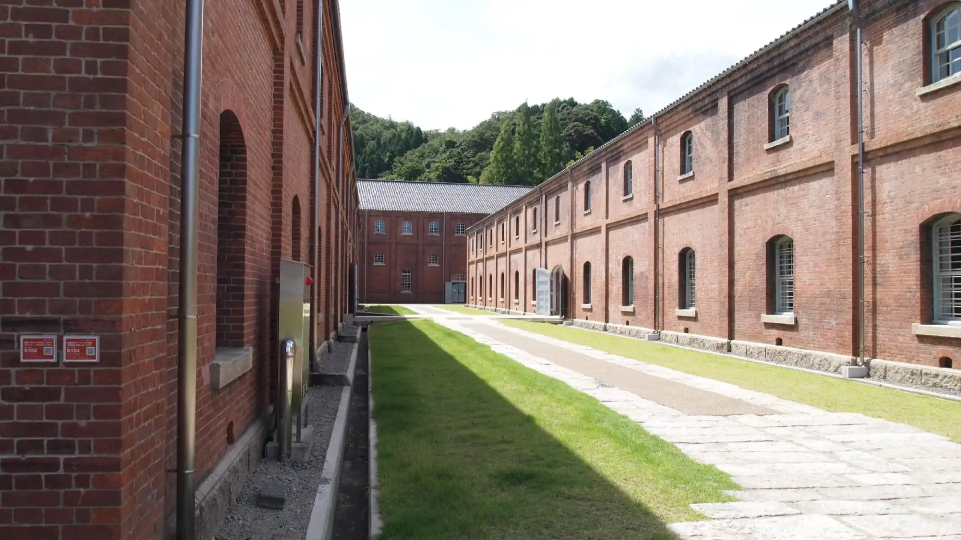Hotels near Red Brick Museum