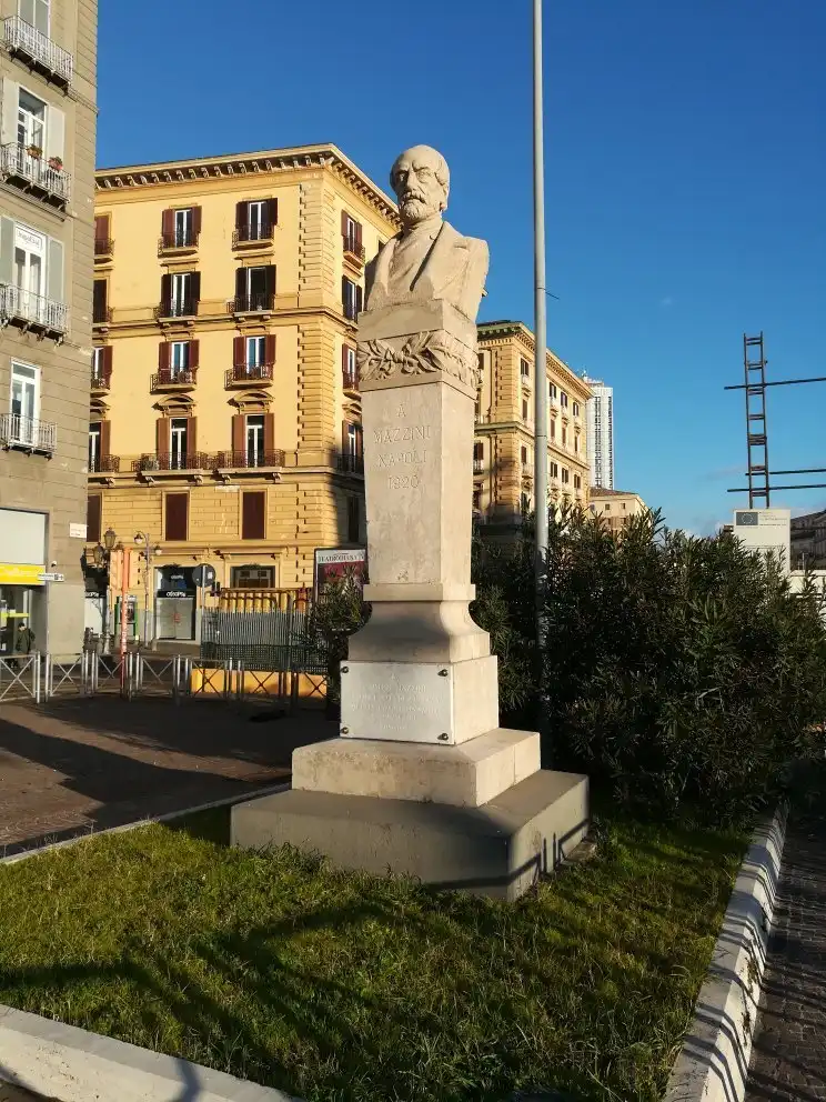 Hotels near Monumento a Giuseppe Mazzini