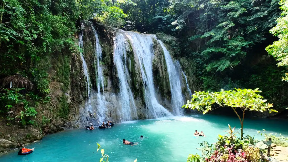 Hotels near Daranak Falls
