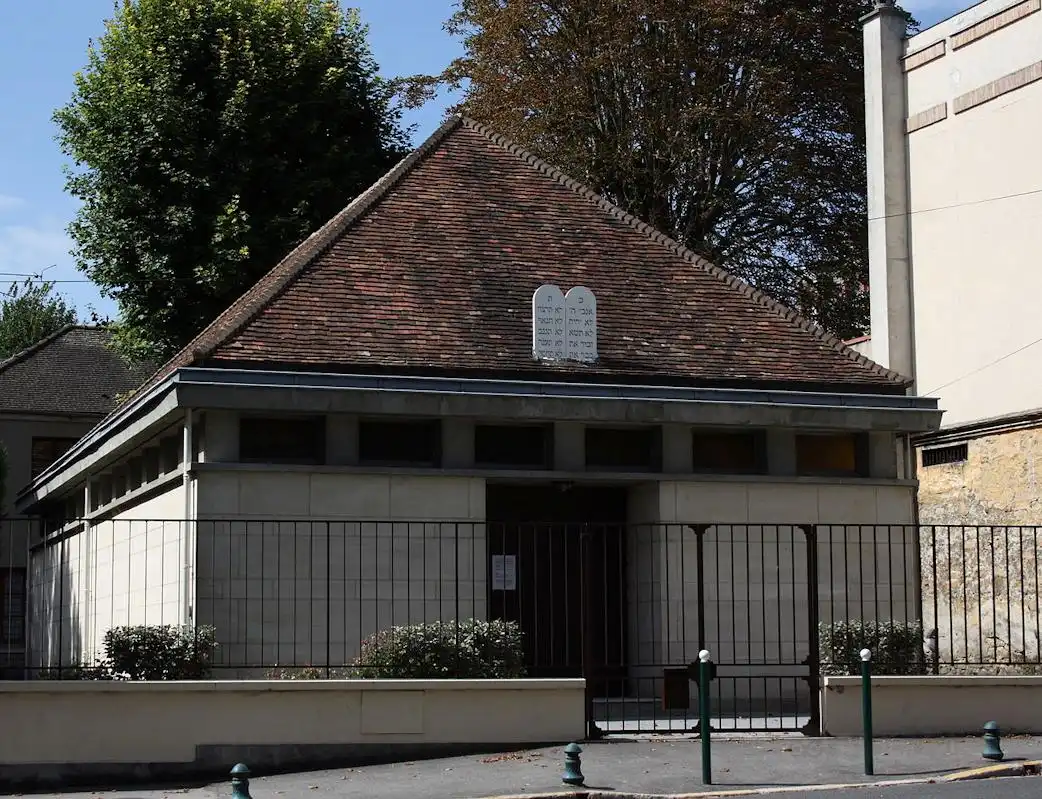 Hotels near Synagogue (A.C.I.P.) (A.C.I.F.A)