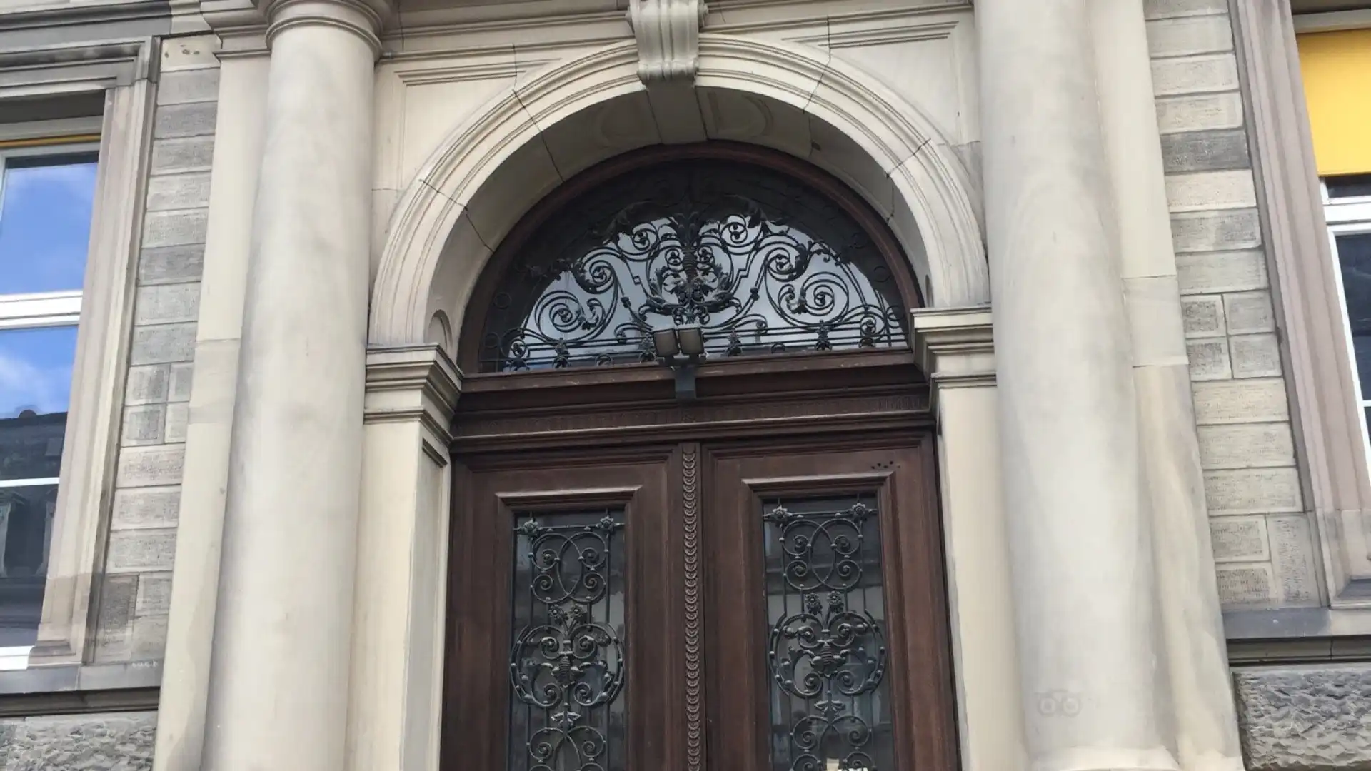 musee de mineralogie周辺のホテル