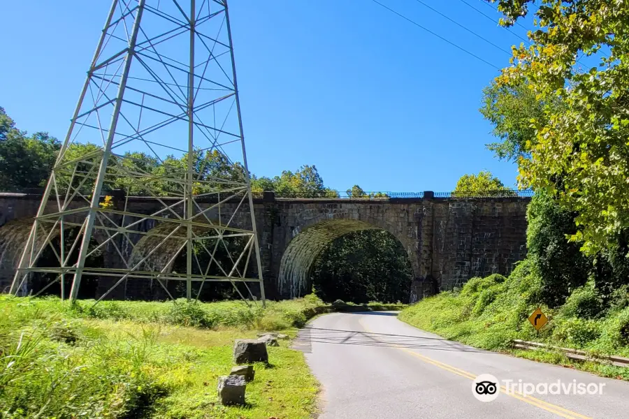 Thomas Viaduct Obelisk