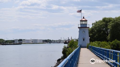 Cheboygan Crib Light