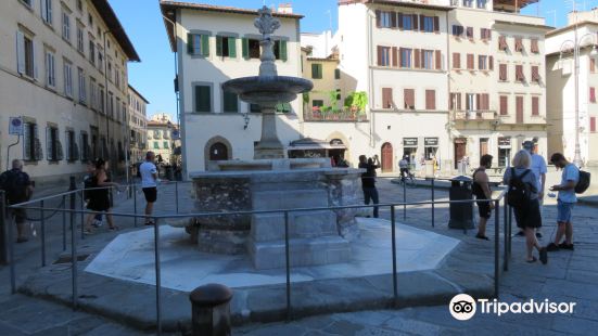 Fontana di Piazza Santa Croce