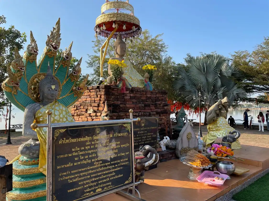 Hotels near Wat Tilok Aram