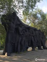 Monument to Soldiers-River Workers