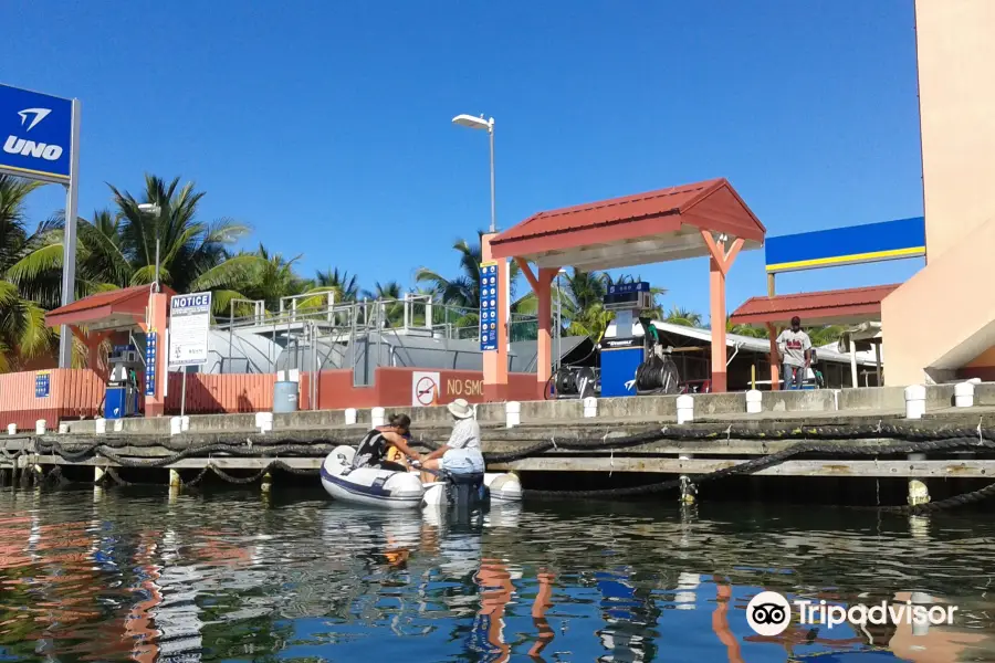 Placencia Municipal Pier & Plaza