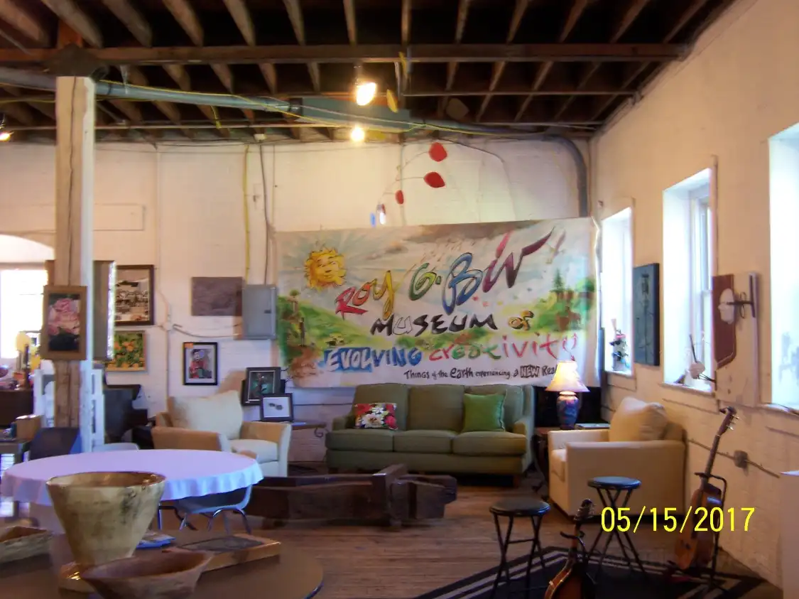 Hotels near Warehouse Art Gallery