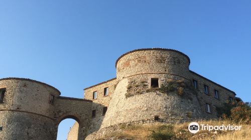 Castello Due Torri Di Scorticata