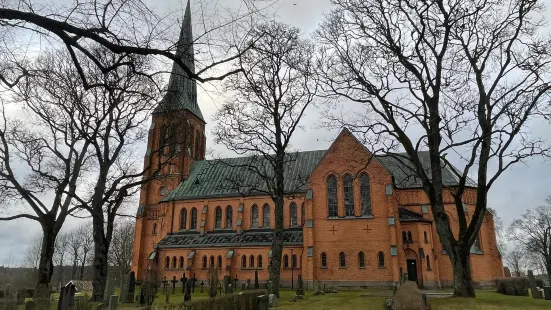 Undenäs Kyrka & Kyrkogård