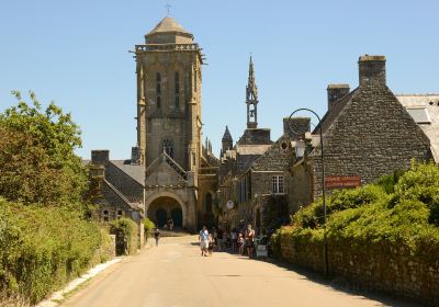 Locronan Parish close