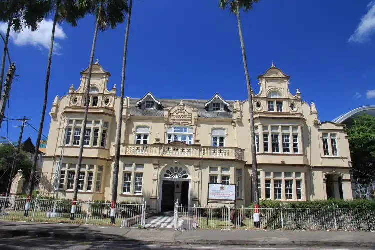 Các khách sạn gần National Museum and Art Gallery