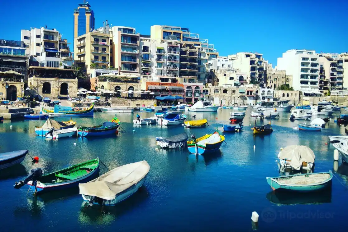 Hotels near Spinola Bay