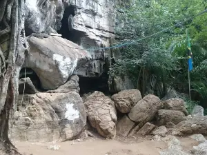 Amboni Caves