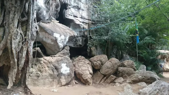 Amboni Caves