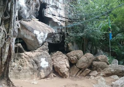 Amboni Caves