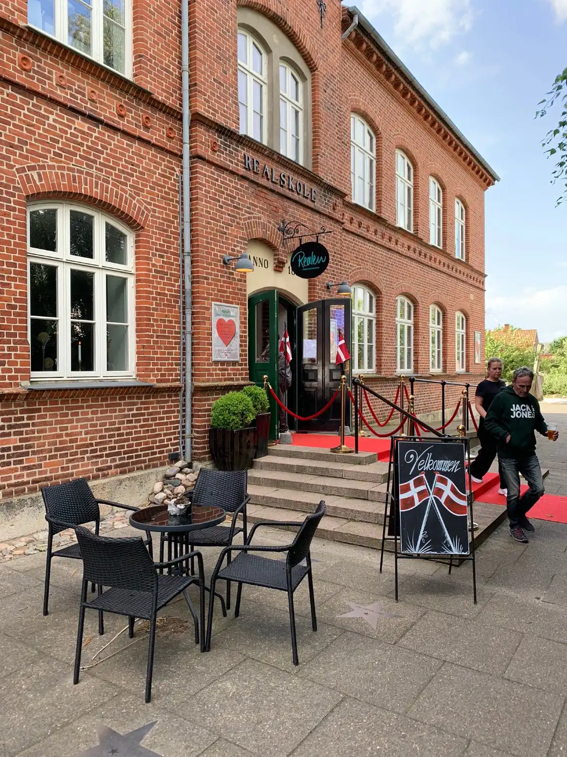 Hotel berhampiran Realen