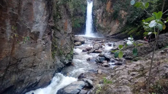 Cascada Las Damas