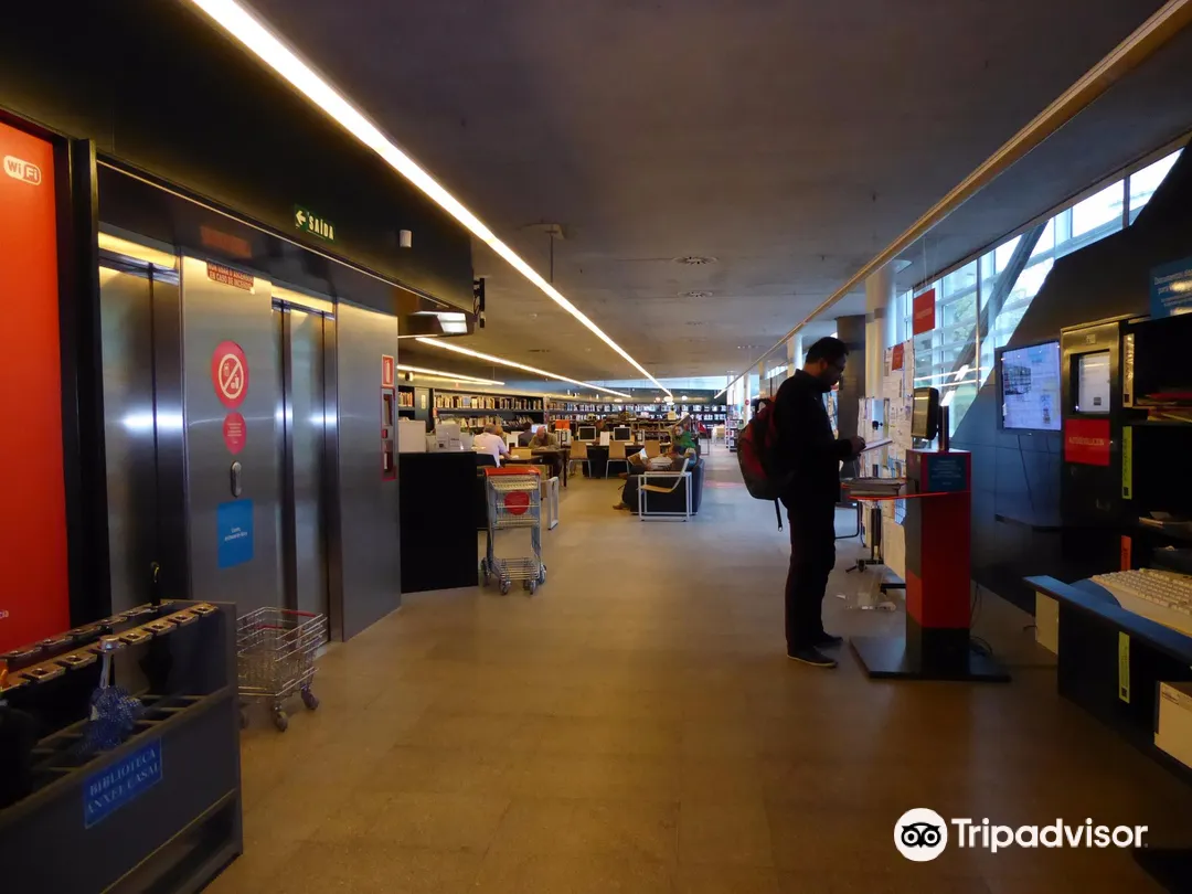 3_Biblioteca Publica Anxel Casal