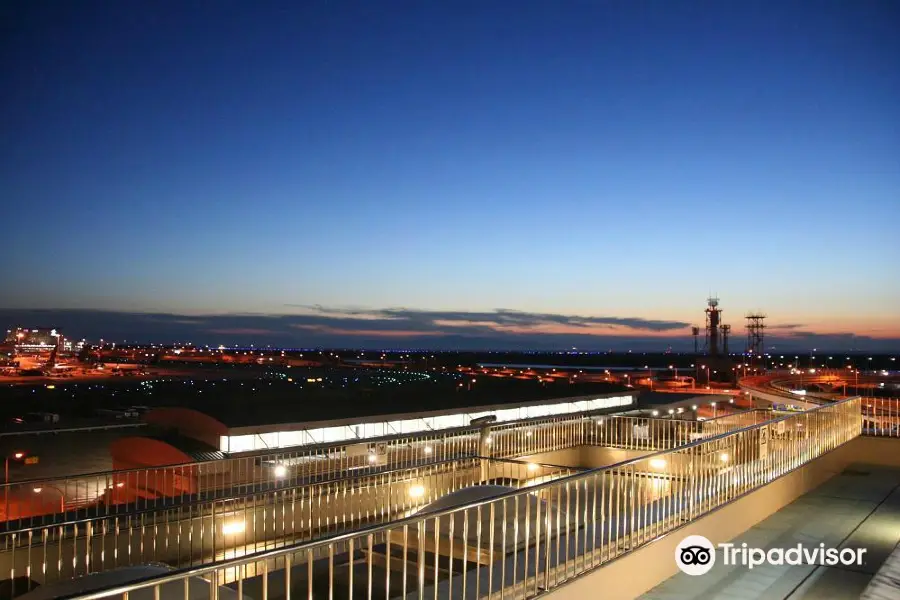 KIX Observation Hall Sky View