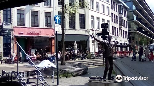 Jacques Brel Statue