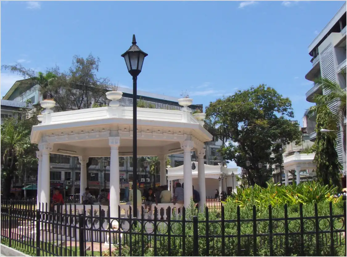 Hotels near Plaza Pershing