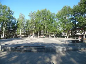 Памятник Леониду Смирных