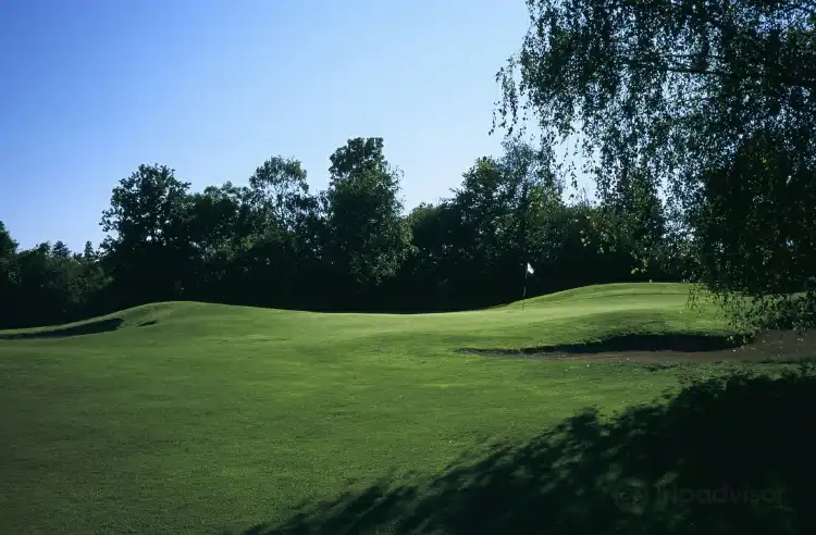 Hôtels à proximité de : Golf du Château d'Avoise