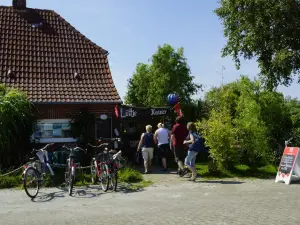 Luettje Kaiser, kleinste Waffel-Stube der Welt