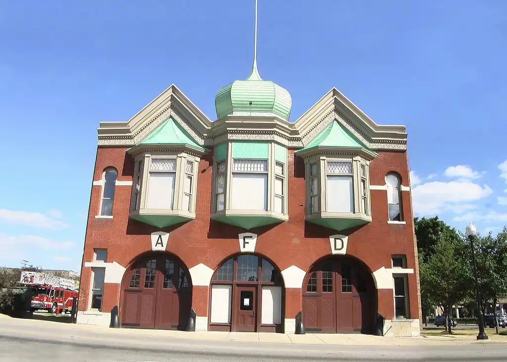 Hotels near Aurora Regional Fire Museum