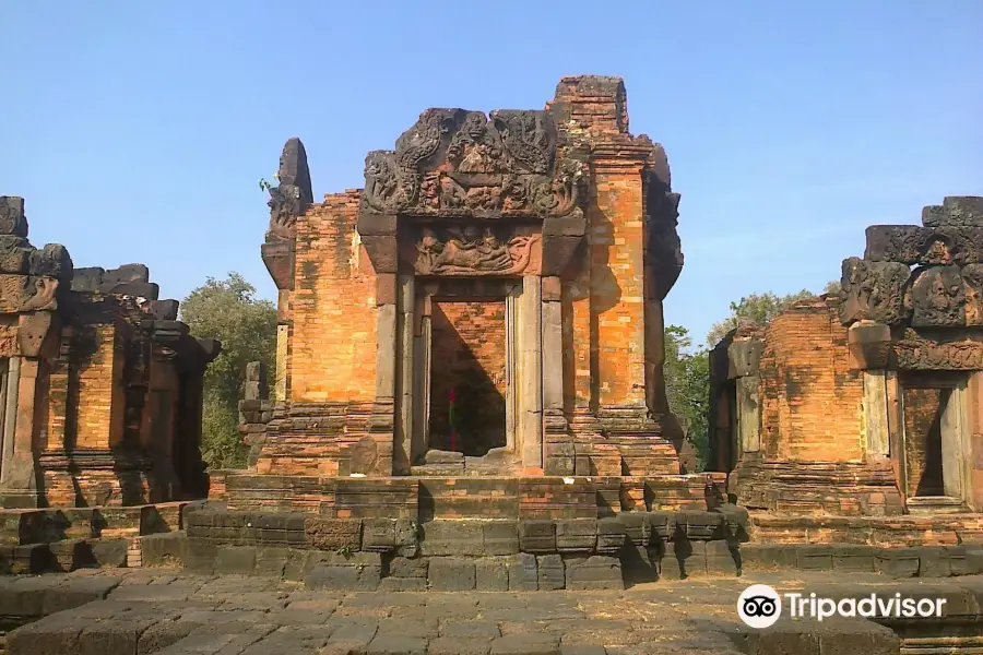 Prasat Pueai Noi