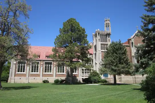 卡農城速8酒店住宿